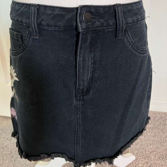 EUC Boohoo Black Denim Skirt Crane Embroidery 8 - Picture 3 of 9